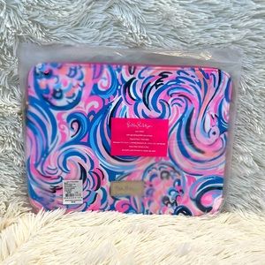 NWT Lilly Pulitzer GWP Catch All Pouch in Razz Berry Flamingoals